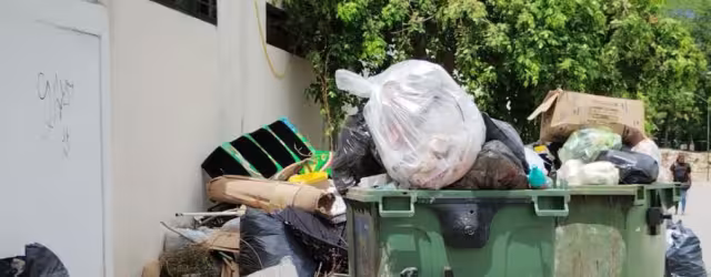 Así luce la basura acumulada en Villas del Sol, Solidaridad