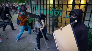 Sheinbaum rechaza la xenofobia tras disturbios en marcha contra la gentrificación en CDMX