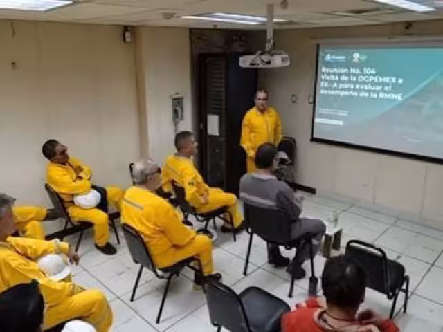 La temporada en la República Mexicana comienza el 15 de mayo para el Océano Pacífico y el 1 de junio en el Océano Atlántico