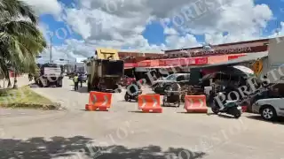 Caos vial en Champotón: Cierran tramo del malecón sin previo aviso y provocan embotellamientos