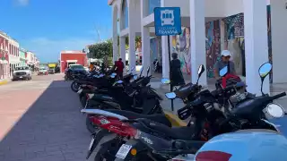 Caos vehicular en Champotón: Estacionarse en el centro es un reto diario