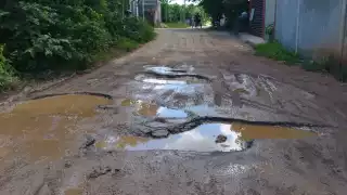 Vecinos de José María Morelos exigen reparación de baches tras lluvias 