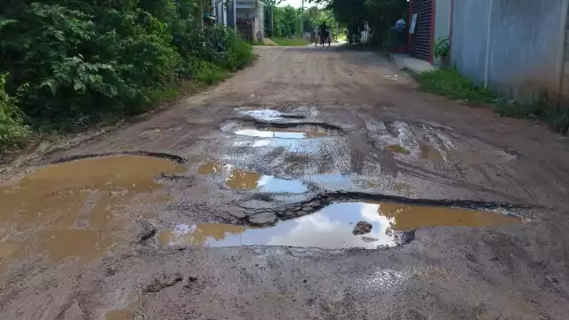 Los baches han sido un problema sin resolver en José María Morelos