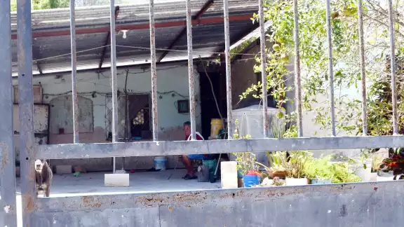Los vecinos tienen que almacenar agua en tinacos y hasta cubetas Los vecinos tienen que almacenar agua en tinacos y hasta cubetas