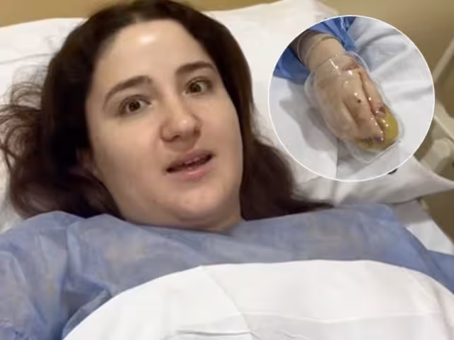 Una influencer fue llevada a urgencias tras tener un accidente lavando los trastes