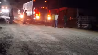 Piden bloquear paso de unidades pesadas en Atasta ante caos vial y enfrentamientos 
