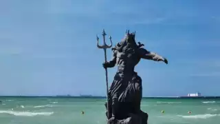 Con memes, critican la idea de destruir estatua de Poseidón en Yucatán
