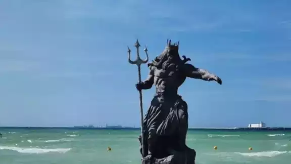 En Yucatán llaman a destruir estatua de Poseidón e internautas se burlan con memes En Yucatán llaman a destruir estatua de Poseidón e internautas se burlan con memes