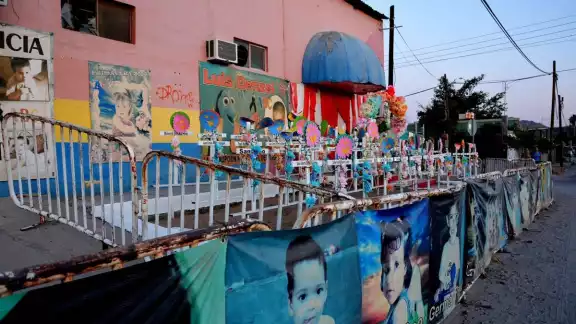 El siniestro en la guardería provocó la muerte de 49 niñas y niños y dejó decenas de sobrevivientes con secuelas permanentes El siniestro en la guardería provocó la muerte de 49 niñas y niños y dejó decenas de sobrevivientes con secuelas permanentes