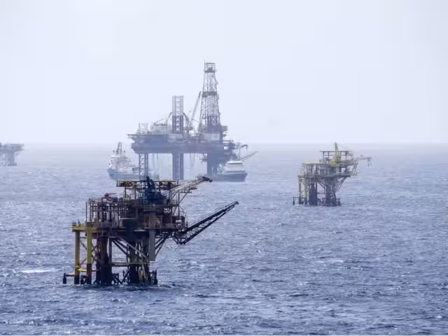 PEMEX enfrenta crisis en sus plataformas de la Sonda de Campeche y Ciudad del Carmen.
