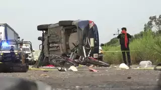 INM asiste a víctimas de fatal accidente en Oaxaca que dejó  3 migrantes muertos    