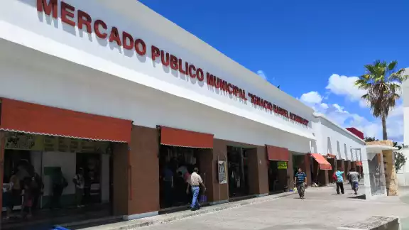 Los comerciantes disfrutan de la buena temporada que hay por el regreso a clases. Los comerciantes disfrutan de la buena temporada que hay por el regreso a clases.