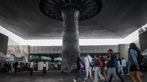 Fundado en 1940 y ubicado desde 1964 en el Bosque de Chapultepec, el MNA abarca 22 salas distribuidas en más de 45 mil m² Fundado en 1940 y ubicado desde 1964 en el Bosque de Chapultepec, el MNA abarca 22 salas distribuidas en más de 45 mil m²