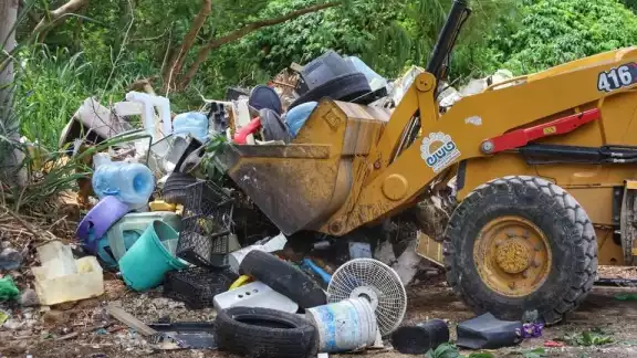Recolectan 50 toneladas de basura en tiradero clandestino