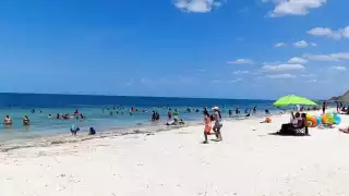 Las playas son uno de los sitios preferidos en puentes y periodos vacacionales.
