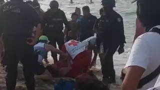 Salvan a mujer de ahogarse en el malecón tradicional de Progreso
