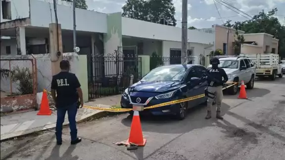 Grave una policía atropellada en Mérida: Conductor se dio a la fuga y su auto fue asegurado Grave una policía atropellada en Mérida: Conductor se dio a la fuga y su auto fue asegurado
