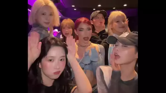 Yeri Mua colabora con NMIXX en un video en TikTok.