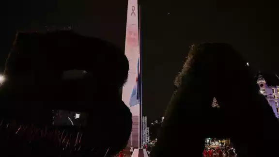 El Obelisco de Buenos Aires proyectó una imagen del Papa Francisco y una leyenda como imagen