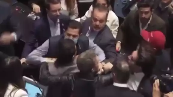 Adán Augusto y Yunes discuten contra senador del PAN, Mario Vázquez.