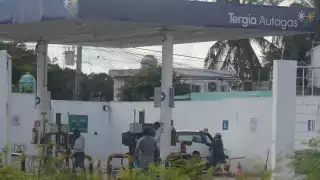 “Todas las noches sacan los tanques": Vecinos de la Región 233 exponen alto riesgo por presencia de gasera