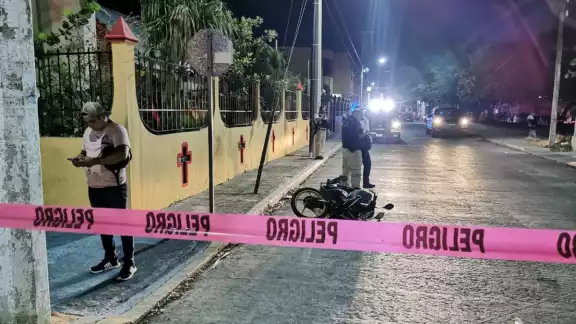 Agentes policiacos arribaron al lugar de los hechos Agentes policiacos arribaron al lugar de los hechos