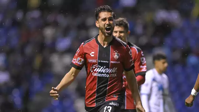La primera victoria de los rojinegros