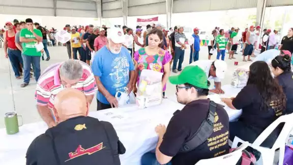El INPESCA entregó apoyo por veda y baja captura a 697 pescadores en Sabancuy. El INPESCA entregó apoyo por veda y baja captura a 697 pescadores en Sabancuy.