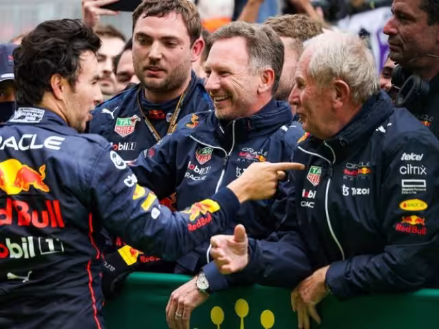 Helmut Marko aprueba que Checo regrese a la F1 en 2026.