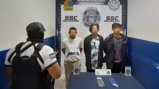 Detienen a tres  hombres  por amenazar a  comerciantes en la colonia Centro de Playa del Carmen