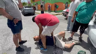 Presunto ladrón de tarjetas bancarias es detenido por ciudadanos tras persecución en Cancún