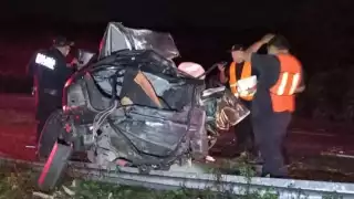 Hombre muere prensado  en la carretera Mérida-Valladolid 