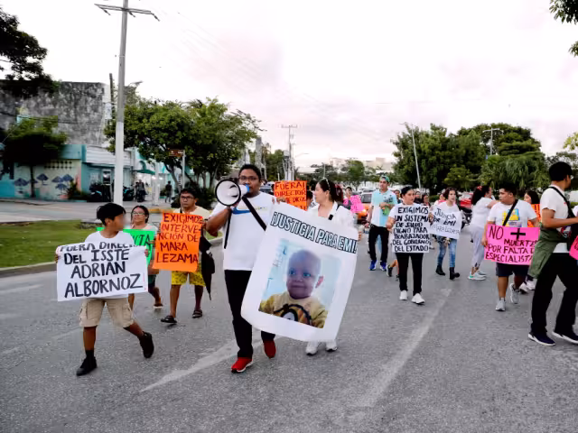Familiares del pequeño realizaron una marcha desde el ISSSTE para exigir justicia