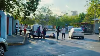 Paramédicos atendieron a la mujer luego de ser atropellada