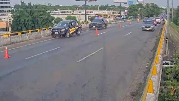 El carril permanecerá cerrado hasta nuevo aviso El carril permanecerá cerrado hasta nuevo aviso