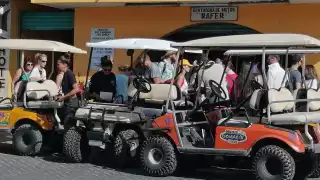 Pese a las sanciones, muchos turistas desacataban el reglamento de los carritos de golf