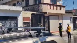 Corto circuito provoca incendio dentro de  una cuartería en Playa del Carmen