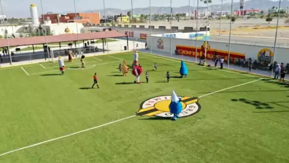 La Laguna Florece: Iniciativas Empresariales que Combaten la Pobreza Juvenil con Deporte y Educación La Laguna Florece: Iniciativas Empresariales que Combaten la Pobreza Juvenil con Deporte y Educación