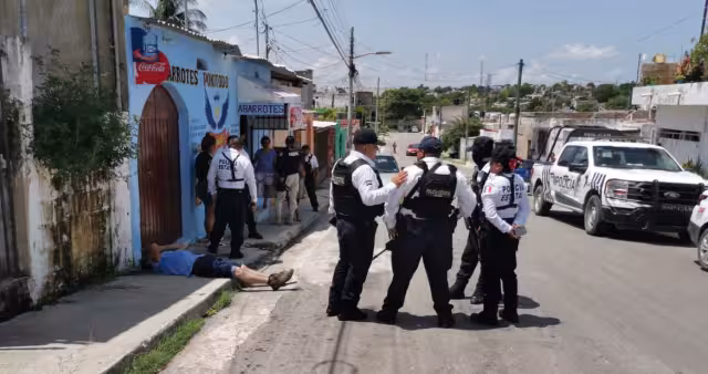 Un hombre sometió a un presunto ladrón tras seguirlo por varios sectores de la ciudad, después de que este robara el celular de una mujer.