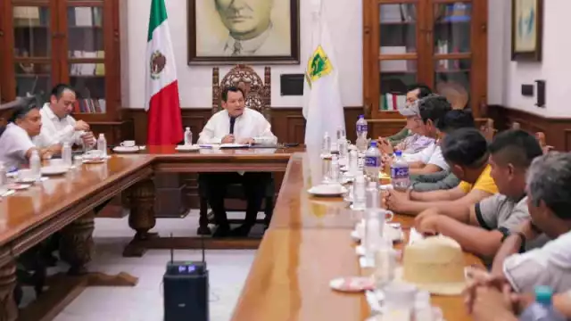 El mandatario estatal atendió 14 puntos presentados por el magisterio y reconoció la labor fundamental que desempeñan maestras y maestros