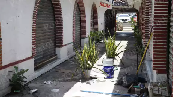 Se estima que sólo cinco o seis locales permanecen abiertos al público, mientras que el resto son usados como bodegas Se estima que sólo cinco o seis locales permanecen abiertos al público, mientras que el resto son usados como bodegas