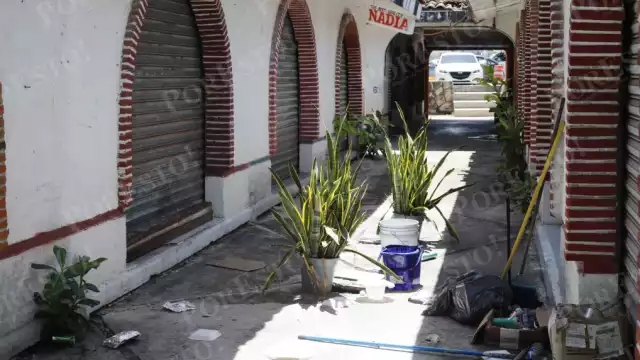 Se estima que sólo cinco o seis locales permanecen abiertos al público, mientras que el resto son usados como bodegas