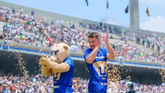 El nuevo aureazul se presentó en CU El nuevo aureazul se presentó en CU