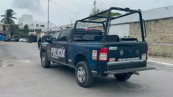 Los sujetos se encontraban a bordo de una camioneta polarizada; uno de los detenidos contaba con orden de aprehensión Los sujetos se encontraban a bordo de una camioneta polarizada; uno de los detenidos contaba con orden de aprehensión