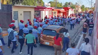 El contingente fue a encabezado por las autoridades municipales del ayuntamiento