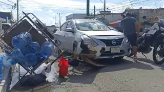 Ambos vehículos sufrieron daños tras el accidente