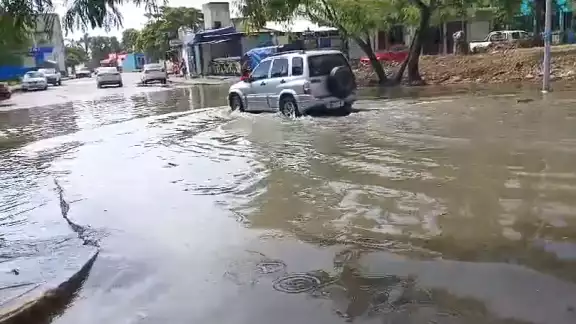 Intensas lluvias afectaron actividades cotidianas de Playa del Carmen