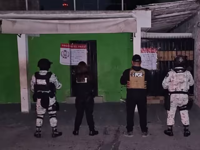 Elementos de la FGE y de la Guardia Nacional catearon el domicilio.