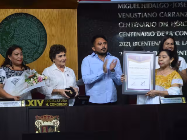 Briceida Cuevas Cob es distinguida con el Premio María Lavalle Urbina