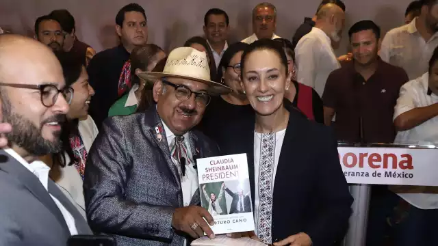 El periodista junto a la presidenta